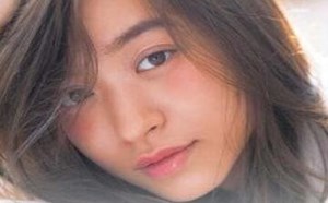 打造光泽肌肤和红润好气色 素颜风的性感裸妆