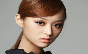 两款简单大气的低马尾教程 拯救老气低马尾 两款简单大气的低马尾教程 拯救老气低马尾