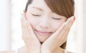 脸上长粉刺是什么原因？解决脸上长粉刺的对策