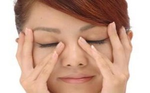 手把手教你祛除黑眼圈的按摩手法步骤图解