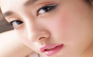 内双怎么画大眼妆 图解内双大眼妆的画法