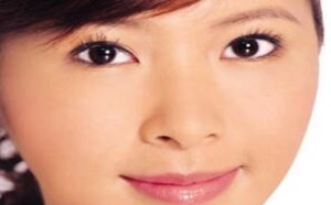 皮肤偏黑的美眉要怎么化妆才自然