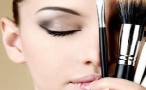 如何避免化妆对皮肤带来的伤害？