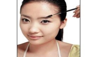 夏日如何化眼妆 化眼妆的通关攻略