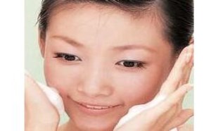 满脸的小痘痘？原来是你洗脸的方法不对