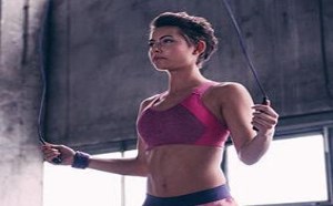 每天睡前做10分钟瘦身操 悄悄瘦下来不是问题 每天睡前做10分钟瘦身操 悄悄瘦下来不是问题