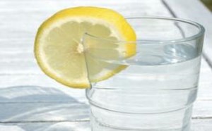 喝柠檬水能减肥吗 喝柠檬水有哪些注意事项 喝柠檬水能减肥吗 喝柠檬水有哪些注意事项