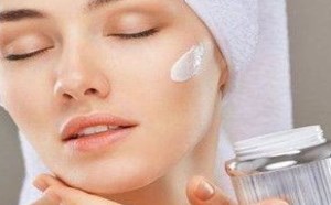 眼角下方长黄褐斑怎么办，如何去除？