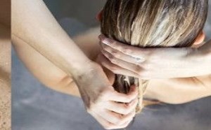 背上长痘痘的原因和解决方法