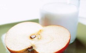 减肥美容瘦身：苹果牛奶减肥法2天快速瘦五斤