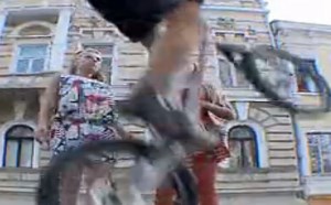 【逗逼说】美女恶搞!美女脱衣高手大恶搞 【逗逼说】美女恶搞!美女脱衣高手大恶搞