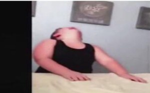 胸器是假的吧。。每日一囧 64