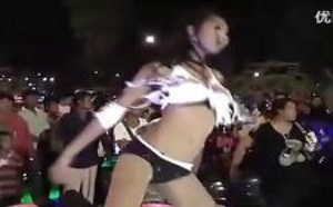热辣比基尼美女翘臀舞 最性感DJ疯狂骚舞表演