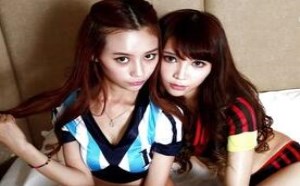 90后两女孩出租半张床位找人一起看世界杯，愿意的请进